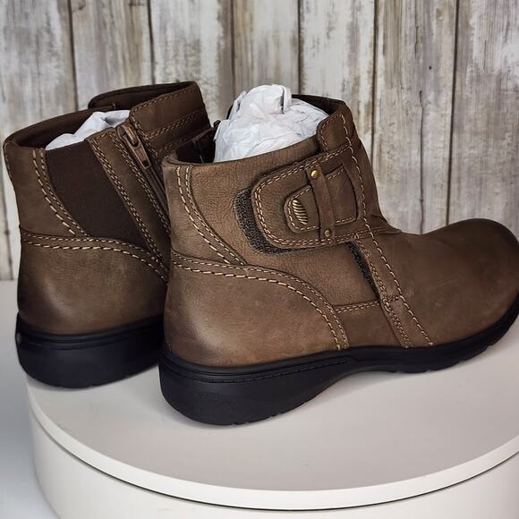 Clarks Women's Carleigh Style Mushroom Nubuck Ankle Boots - Size 7.5 W - Picture 3 of 9
